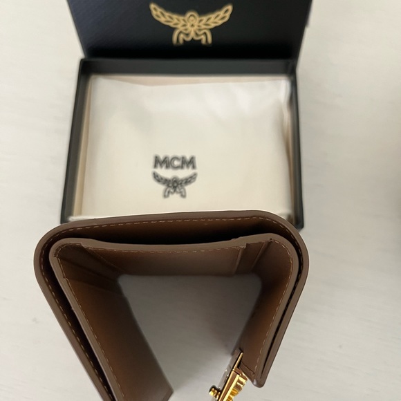NWT MCM Patricia Logo Trifold Leather Wallet-Toffee - Picture 5 of 7